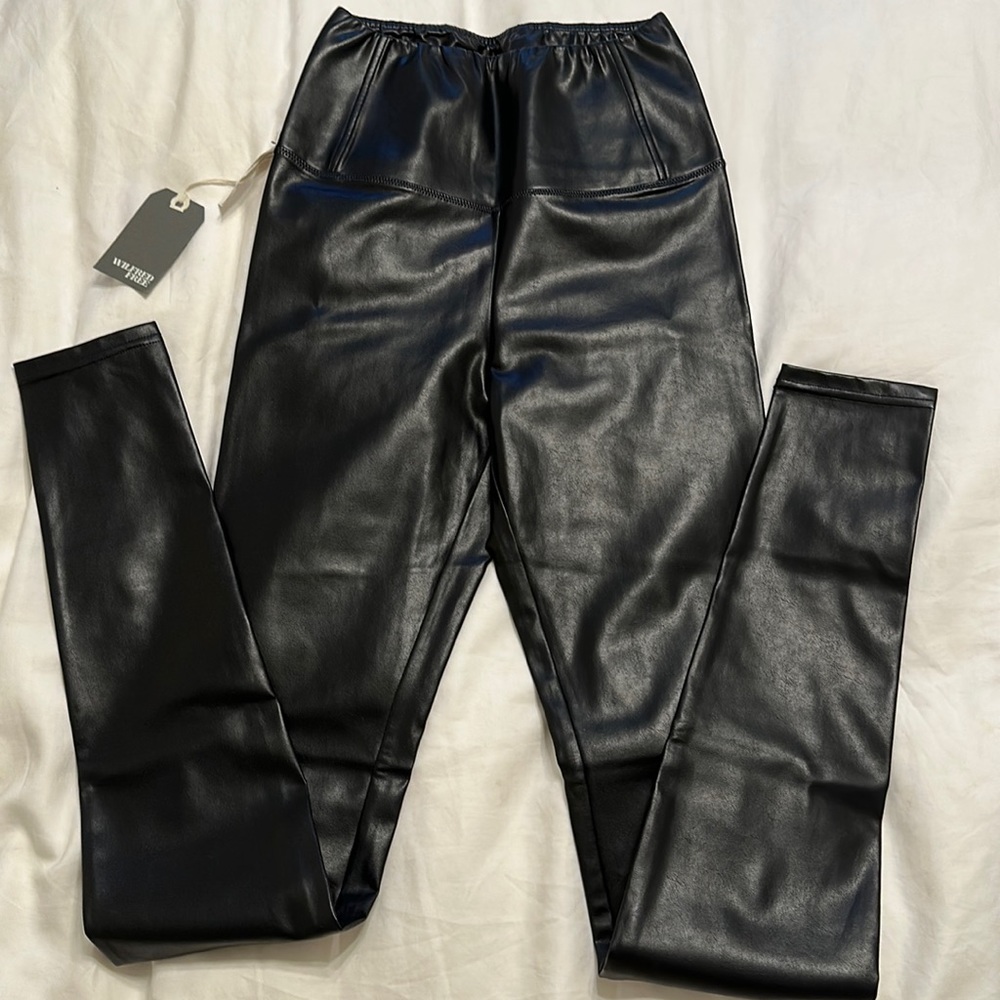NWT Aritzia Daria Pants
